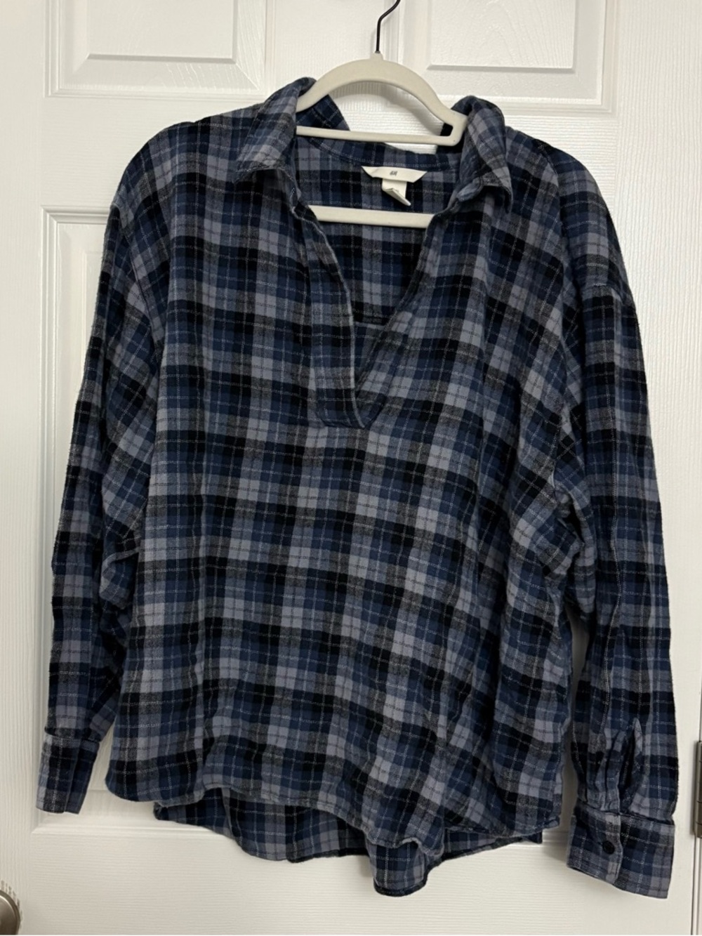 H&M Navy and Black Plaid v-Neck Flannel Shirt